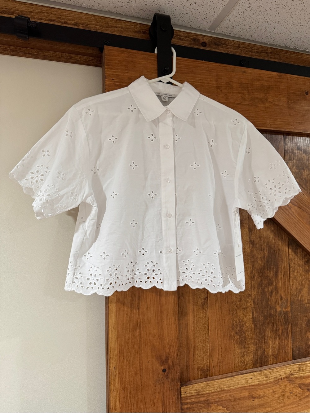 Free Assembly Women’s White Eyelet Button-Front Cotton Shirt